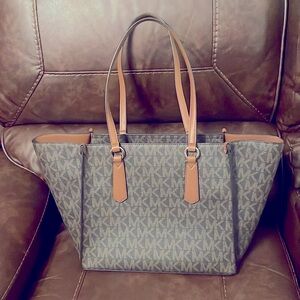 Micheal Kors Handbag